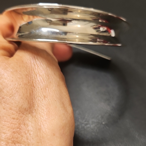 NWT Cookie Lee Vintage Women's Silvertone Sculptural Bangle Bracelet Large - Picture 3 of 7